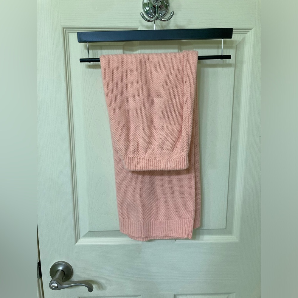 Pink knit skirt
